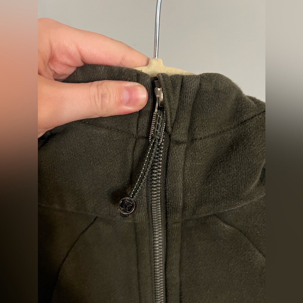 Lululemon Scuba Hoodie *Light Cotton Fleece in Dark Olive Size 6 - Picture 5 of 9
